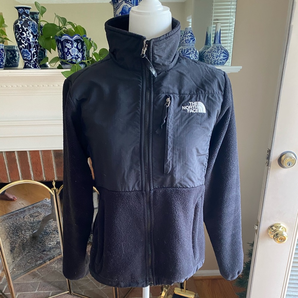Women’s North Face jacket in a size medium.